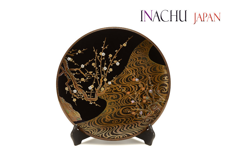 飾り皿 紅白梅蒔絵（清石作）